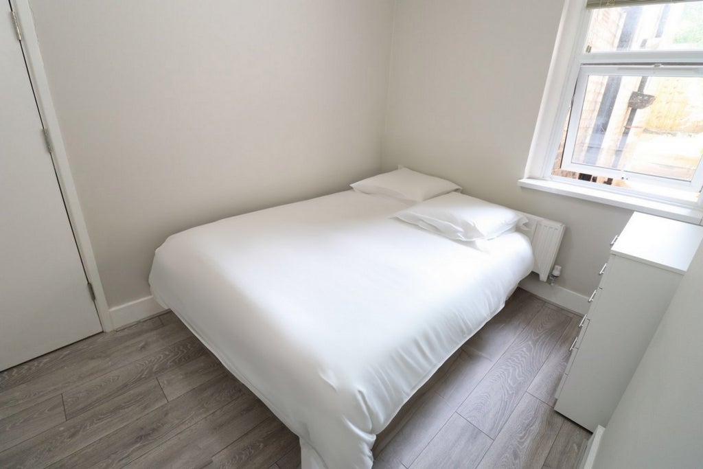 Room Globe Road in Greater London