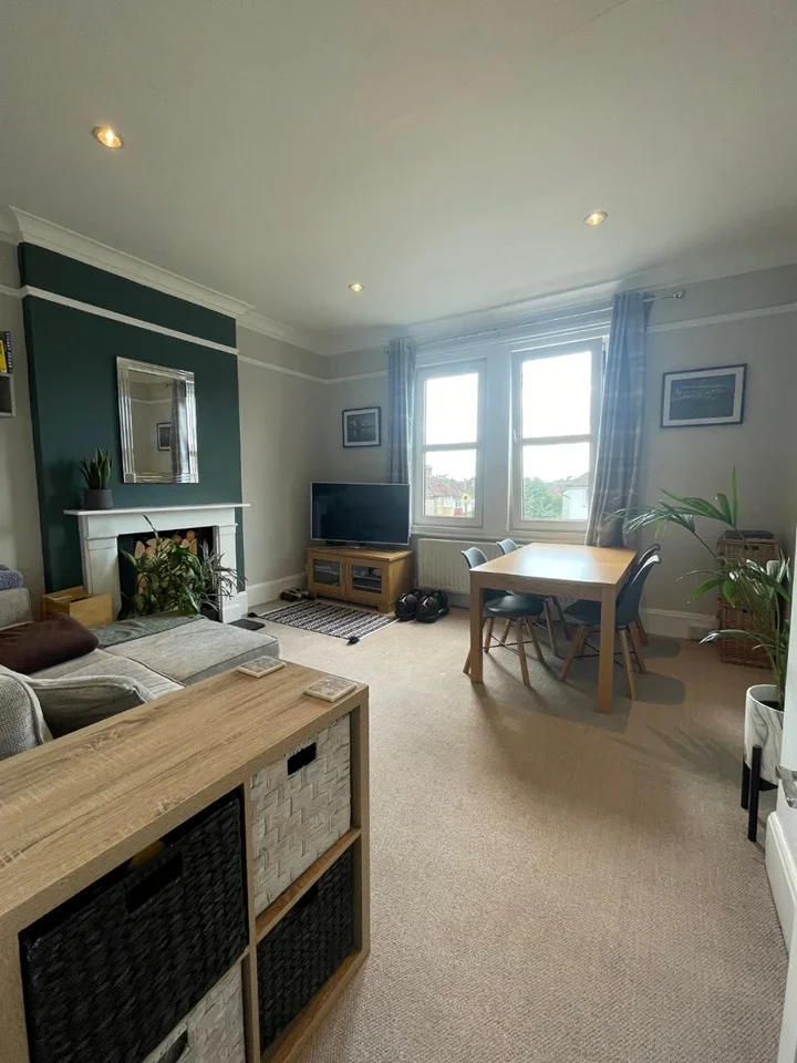 Room Guildersfield Road in Greater London