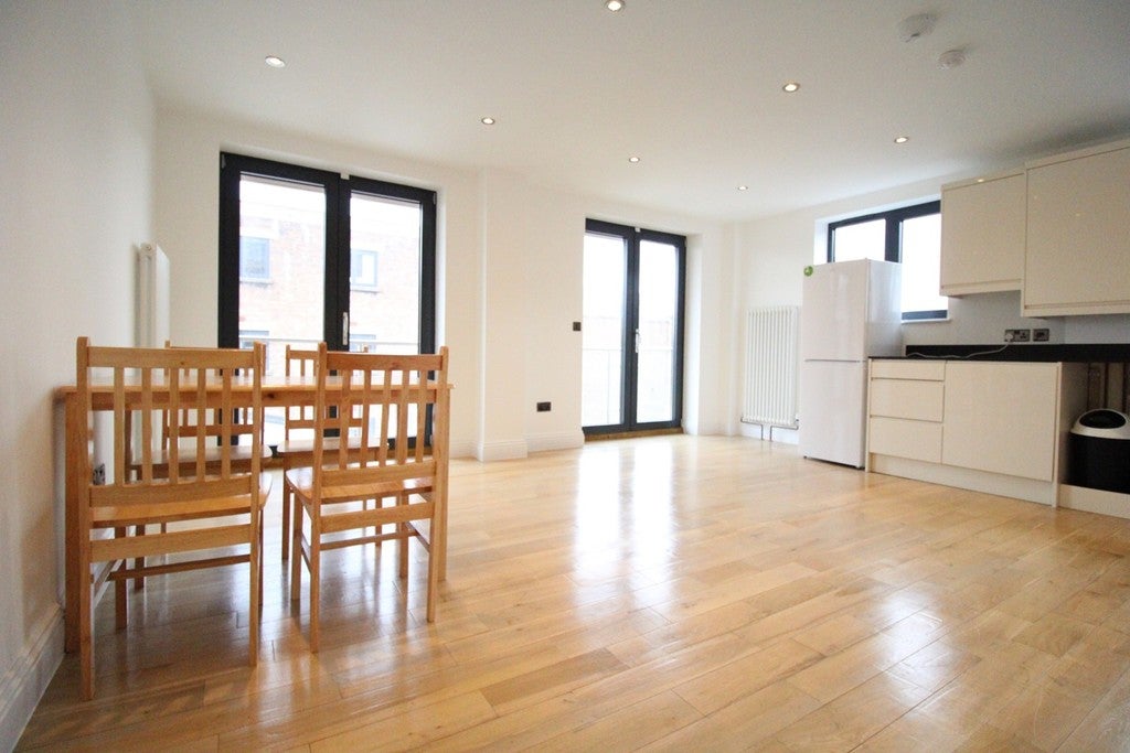 Flat Crondall Street in Greater London