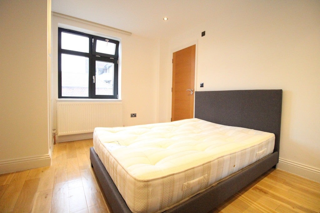 Flat Crondall Street in Greater London