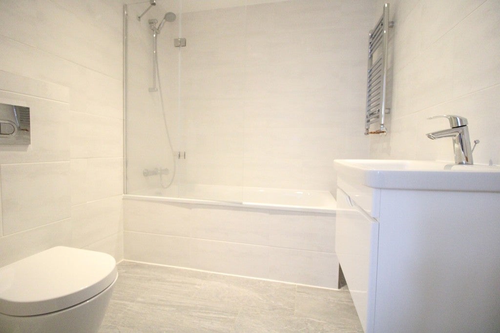 Flat Crondall Street in Greater London