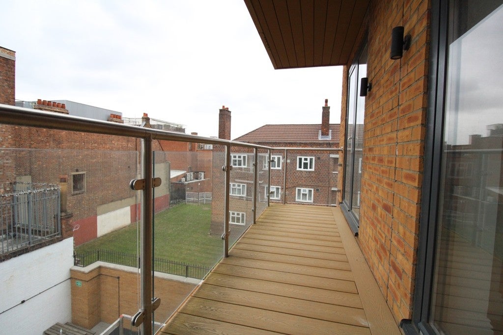 Flat Crondall Street in Greater London