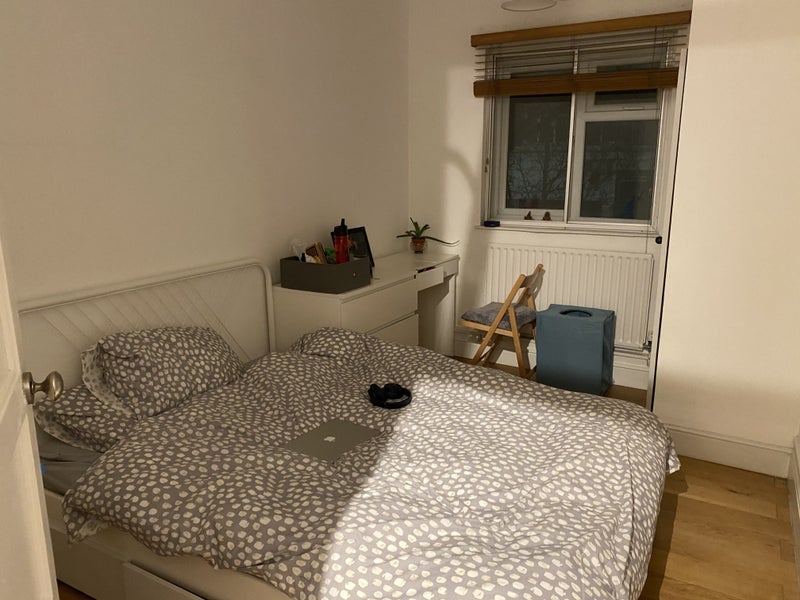 Room Wyvil Road in Greater London