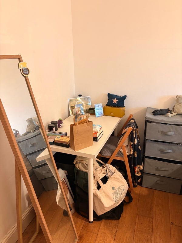 Room Wyvil Road in Greater London