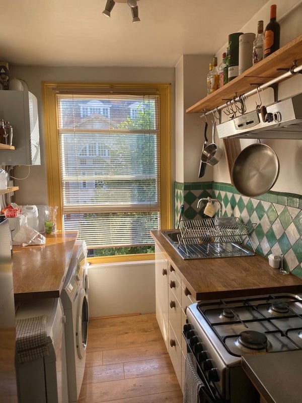 Room Gresham Road in Greater London