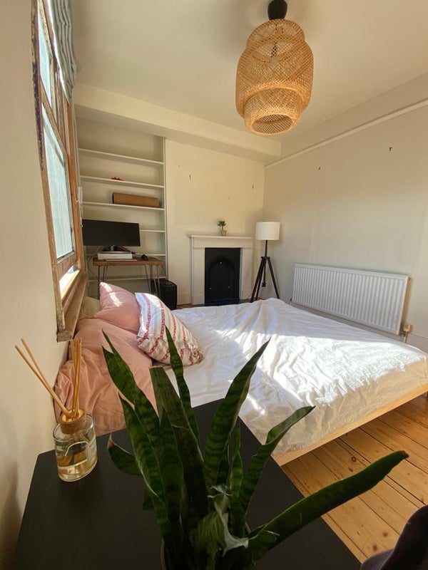 Room Gresham Road in Greater London