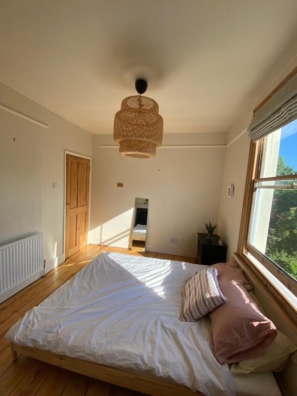 Room Gresham Road in Greater London