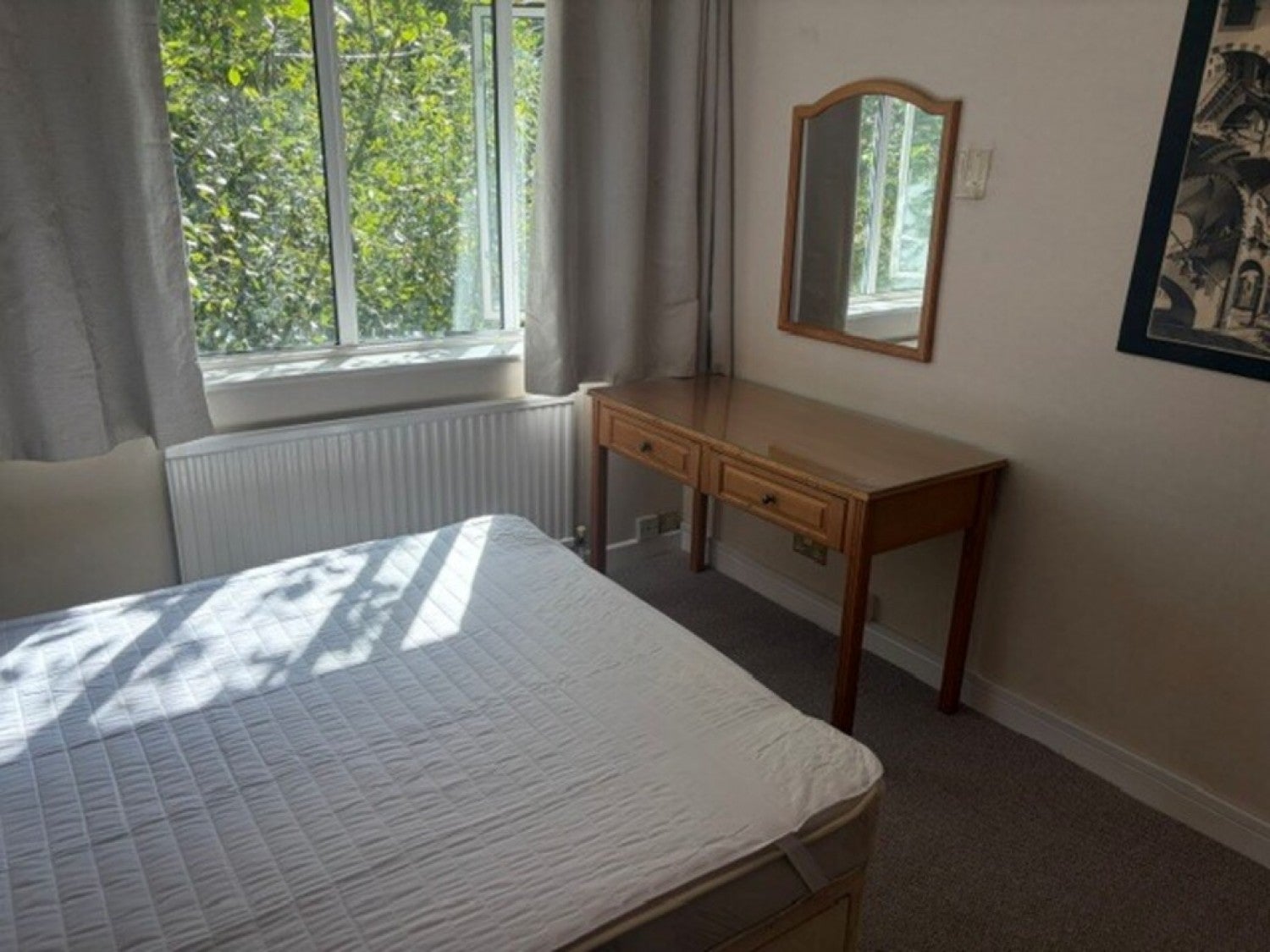 Room Forest Road in Horsham