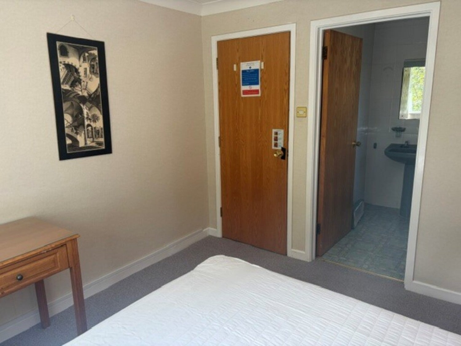 Room Forest Road in Horsham