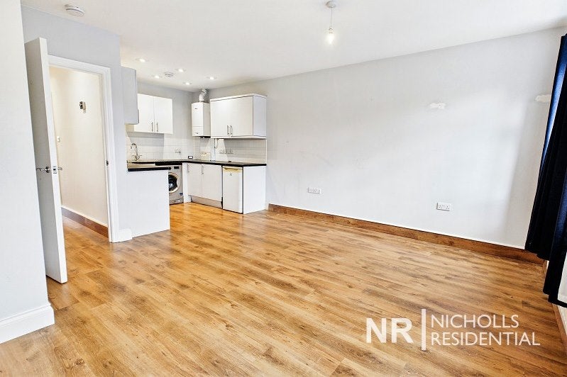 Flat Chessington Road in Epsom and Ewell