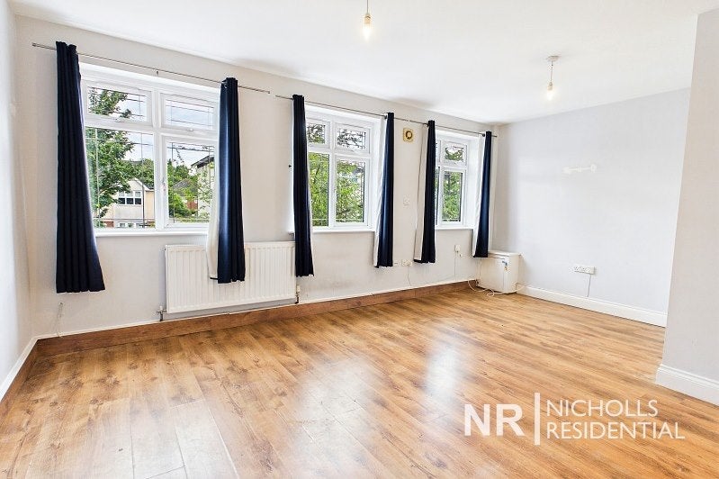 Flat Chessington Road in Epsom and Ewell
