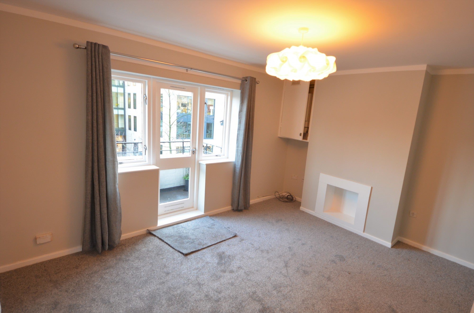Flat Treaty Street in Greater London