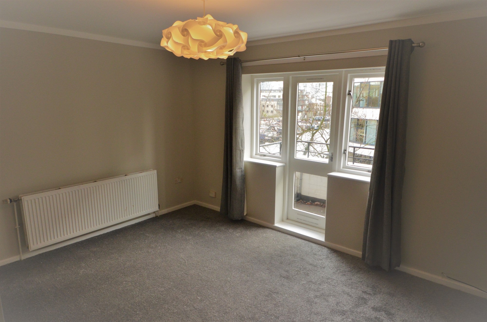 Flat Treaty Street in Greater London
