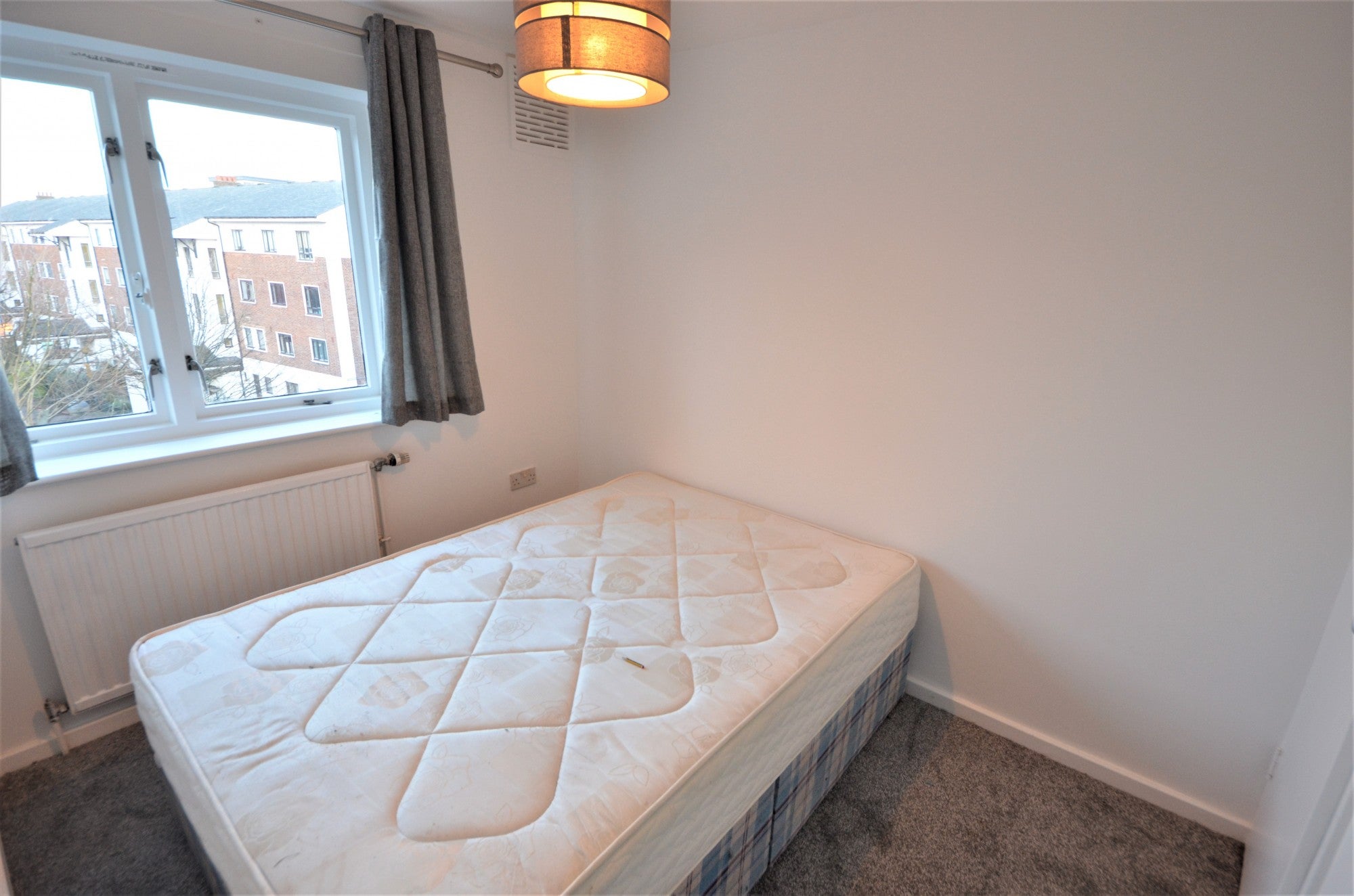 Flat Treaty Street in Greater London