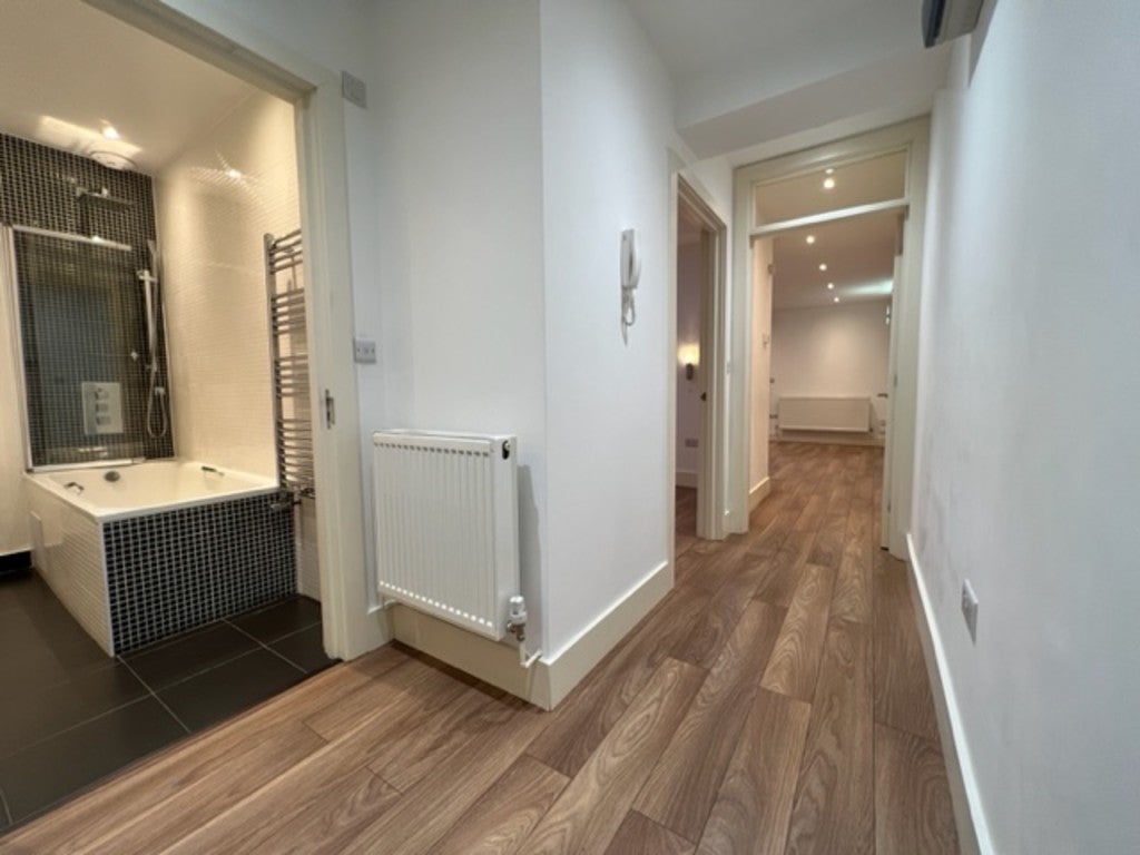 Flat Navigator Square in Greater London