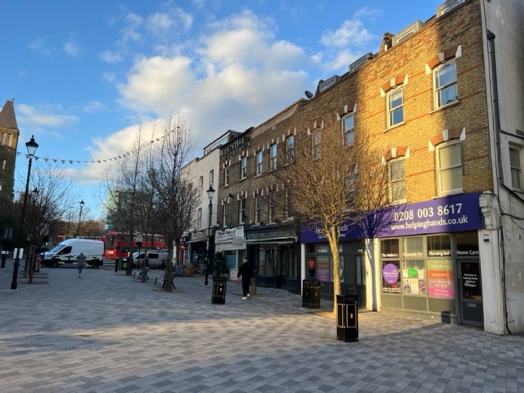Flat Navigator Square in Greater London