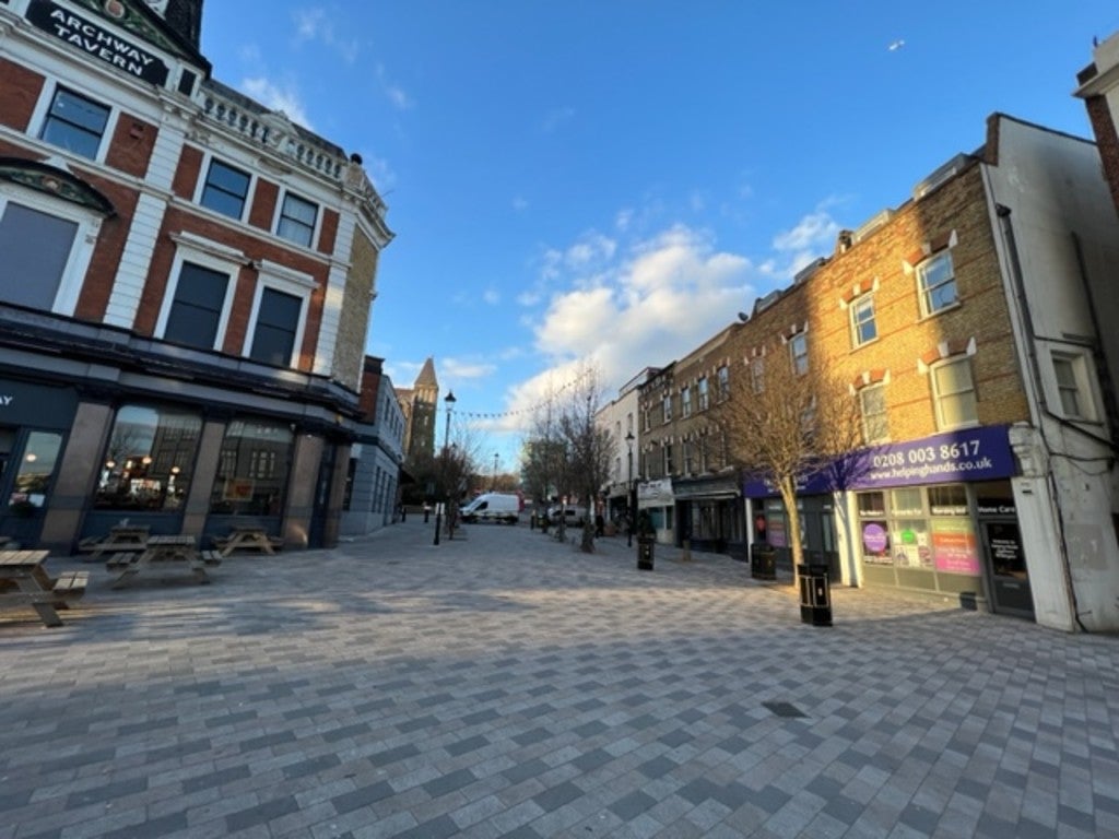 Flat Navigator Square in Greater London