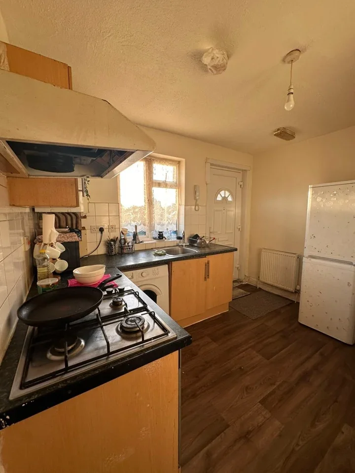 Room Old Oak Common Lane in Greater London