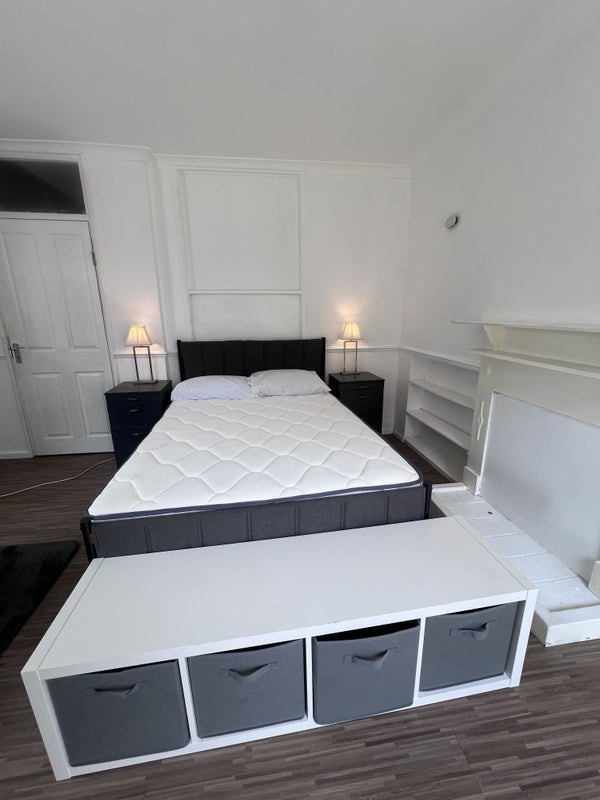 Room Sewell Road in Greater London