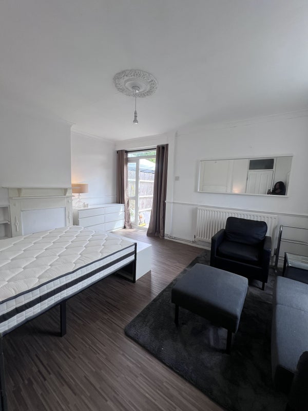 Room Sewell Road in Greater London