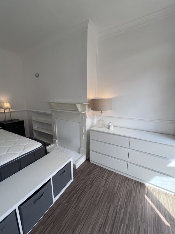Room Sewell Road in Greater London