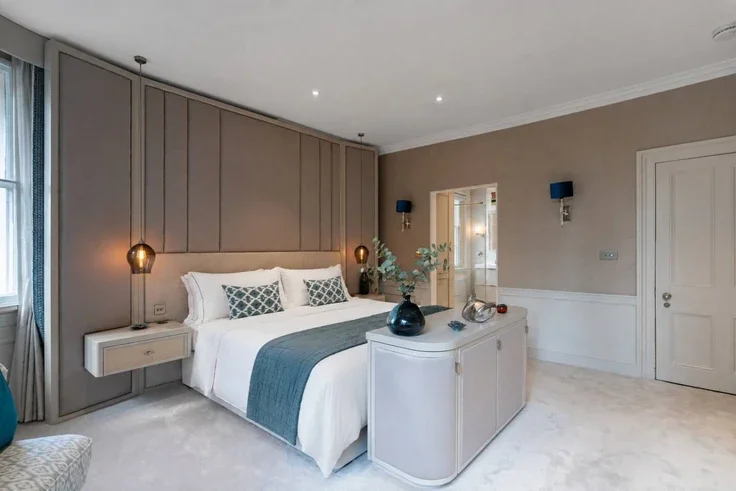 House Motcomb Street in City of Westminster