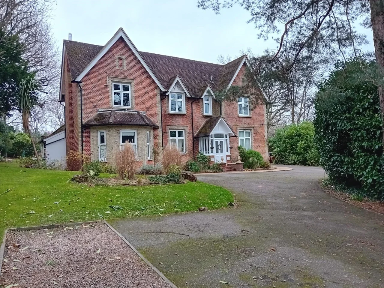 Flat Jackman's Lane in Woking