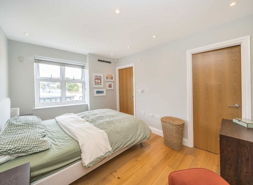 Flat Ryland Road in Greater London