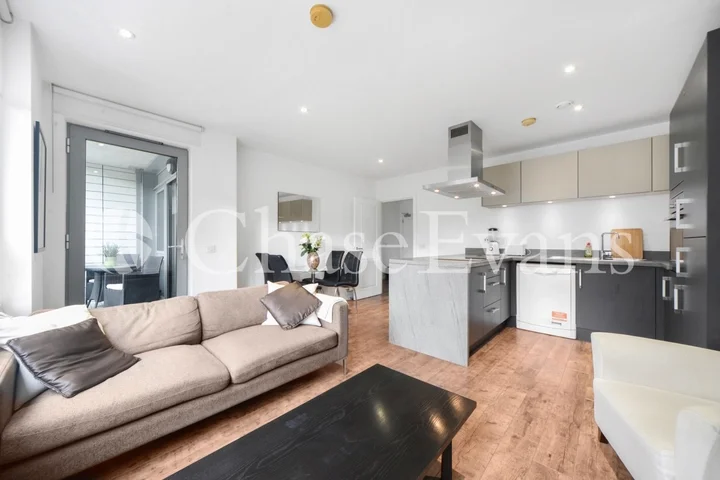Flat Upper North Street in Greater London