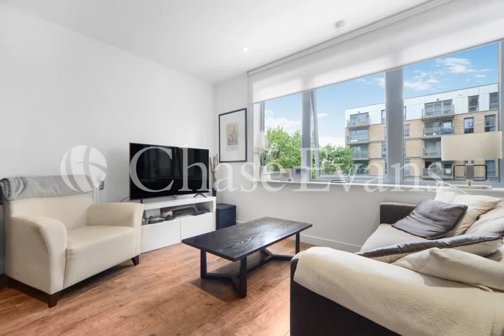 Flat Upper North Street in Greater London