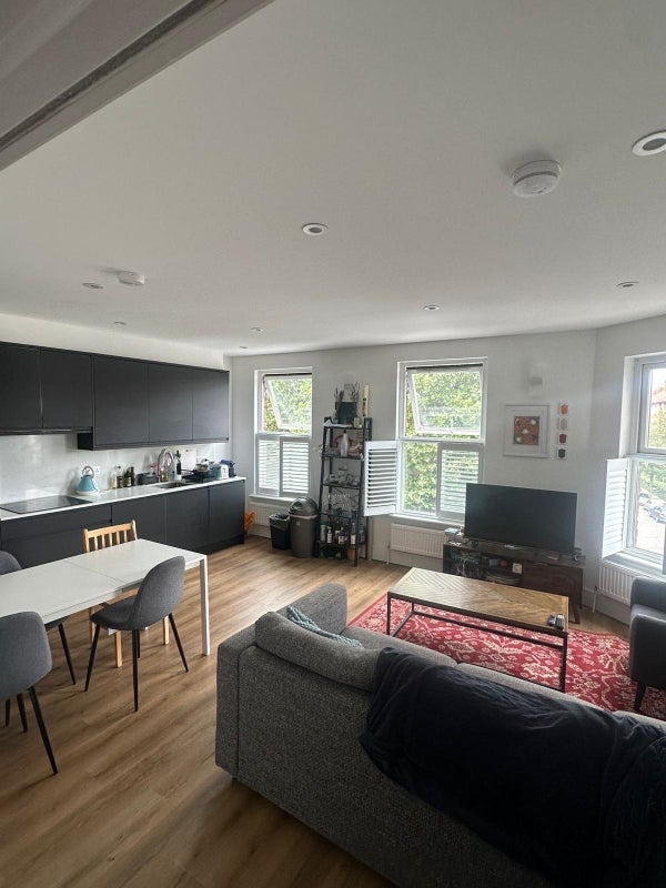 Flat Blackstock Road in Greater London