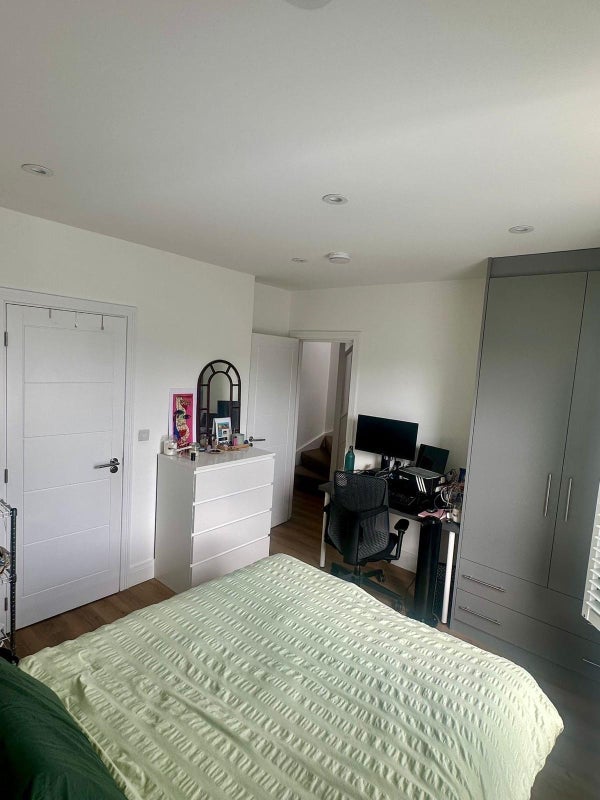 Flat Blackstock Road in Greater London