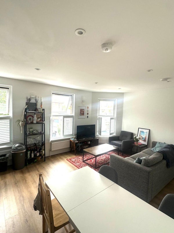 Flat Blackstock Road in Greater London