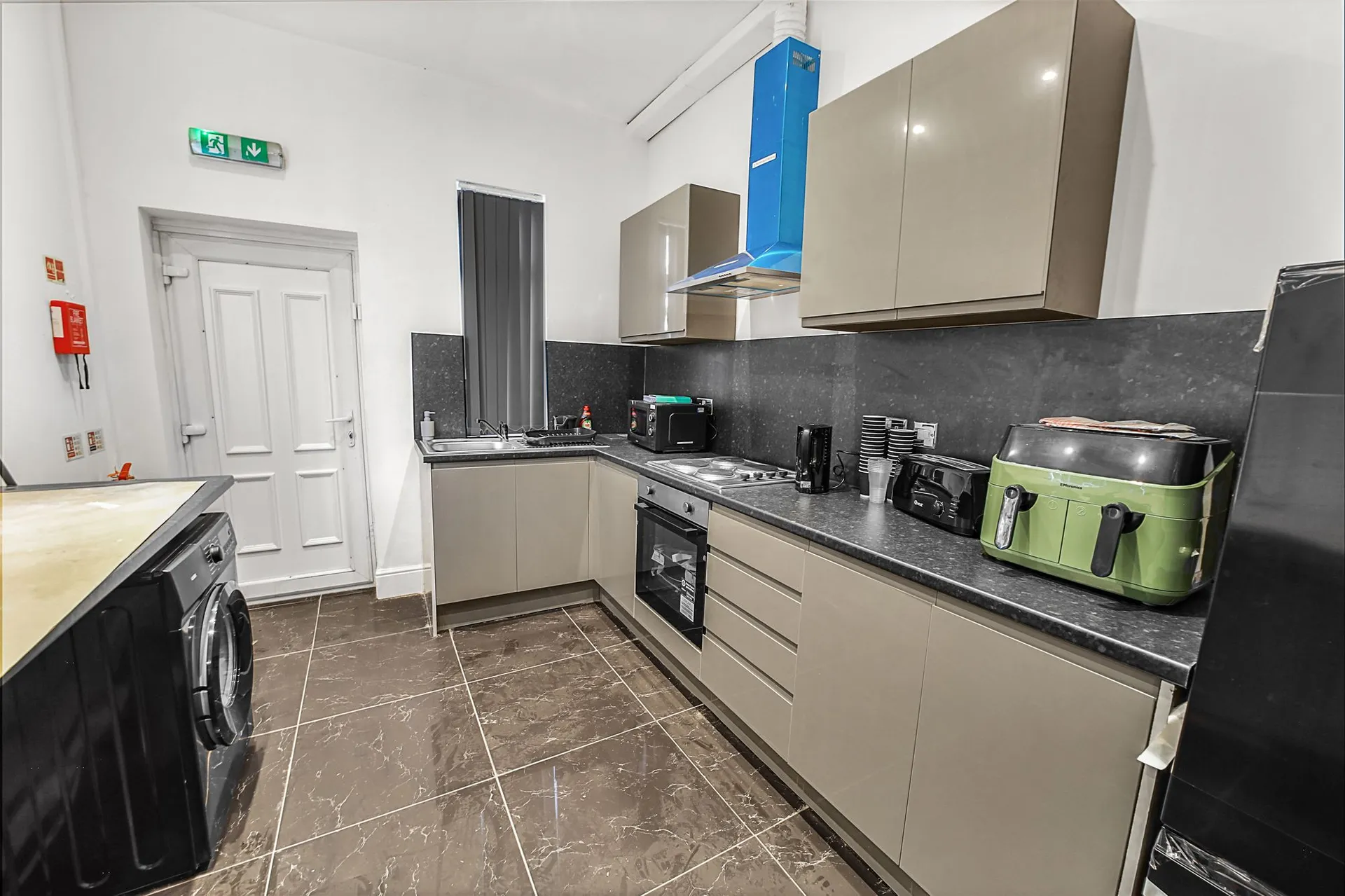 Room Collingwood Road in Earlestown