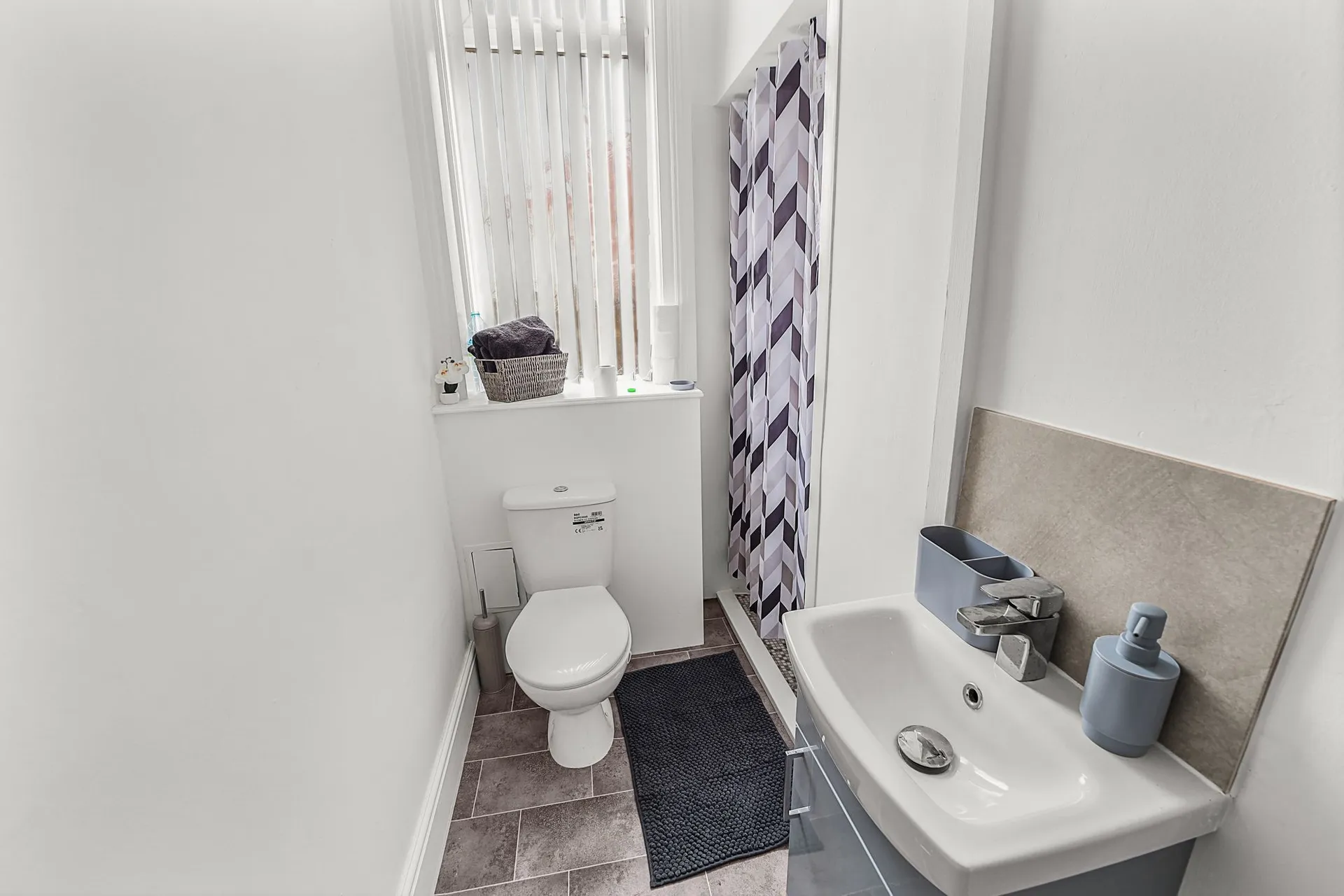 Room Collingwood Road in Earlestown