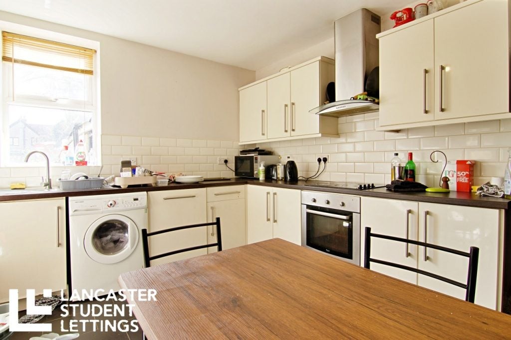 Flat Coulston Road in Lancaster