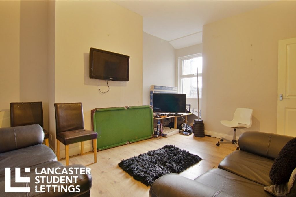 Flat Coulston Road in Lancaster