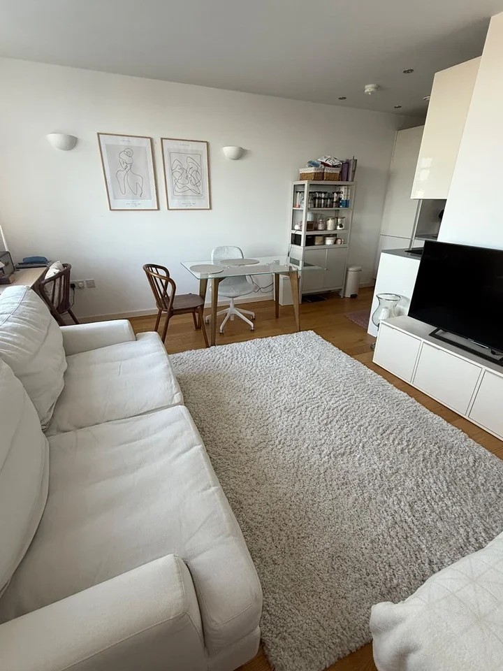 Flat Kingsway in Greater London