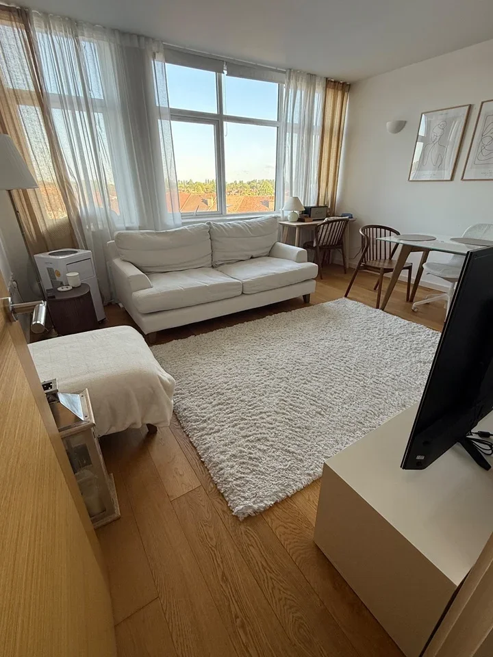 Flat Kingsway in Greater London