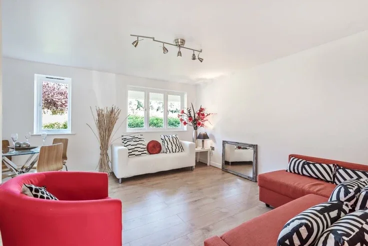 Flat Churchill Court in Greater London
