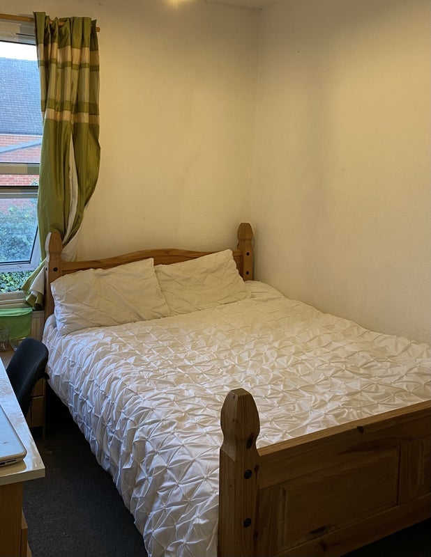 Room Holland Road in Sheffield