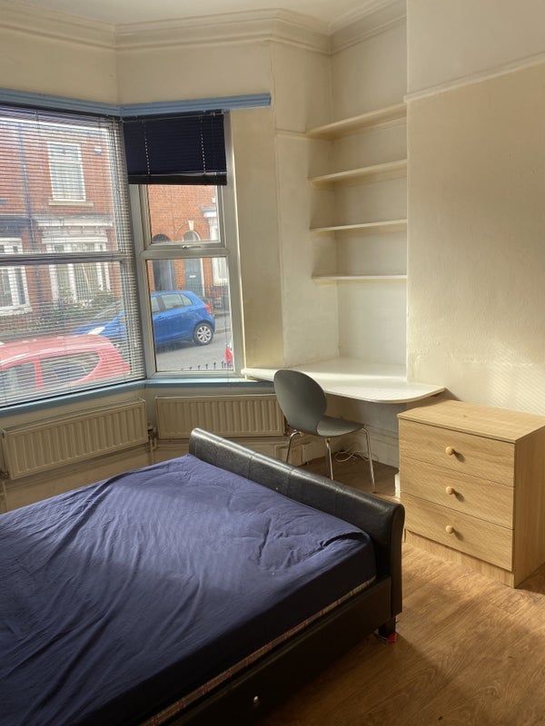 Room Holland Road in Sheffield