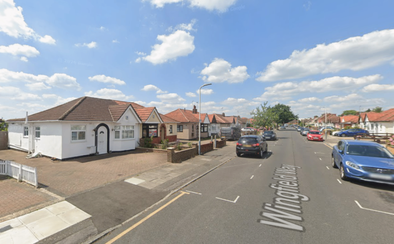 Flat Wingfield Way in Greater London
