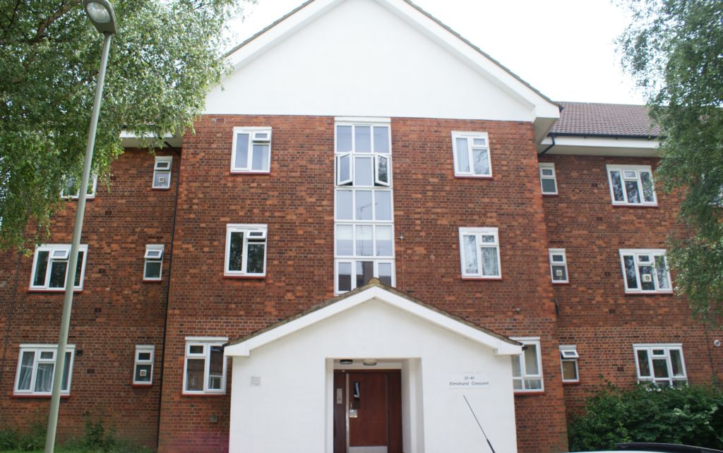 Flat Elmshurst Crescent in London