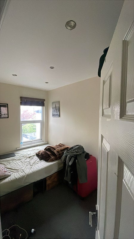 Room Perrymans Farm Road in Greater London