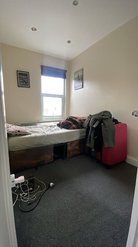 Room Perrymans Farm Road in Greater London