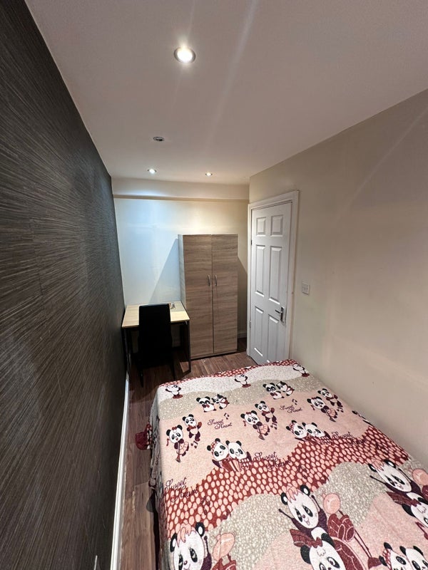 Room Perrymans Farm Road in Greater London