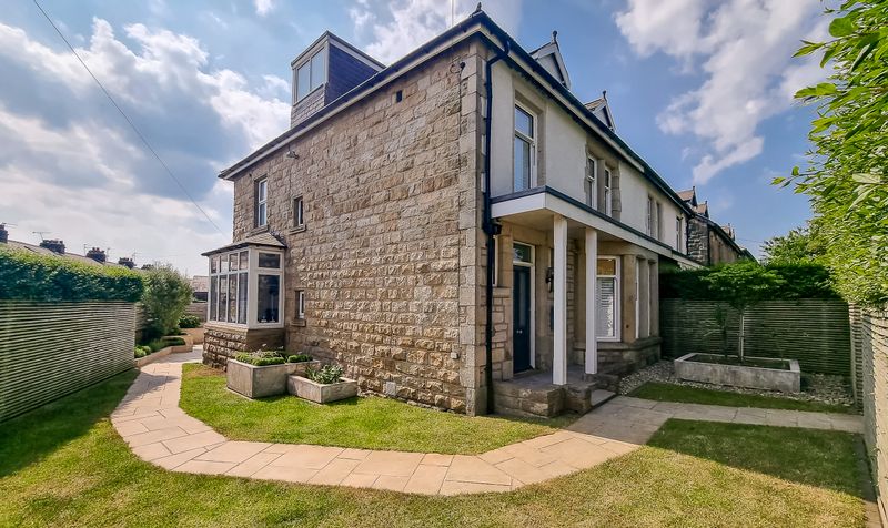 House Hookstone Road in Harrogate