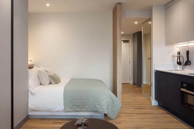 Flat Victoria Road in Greater London