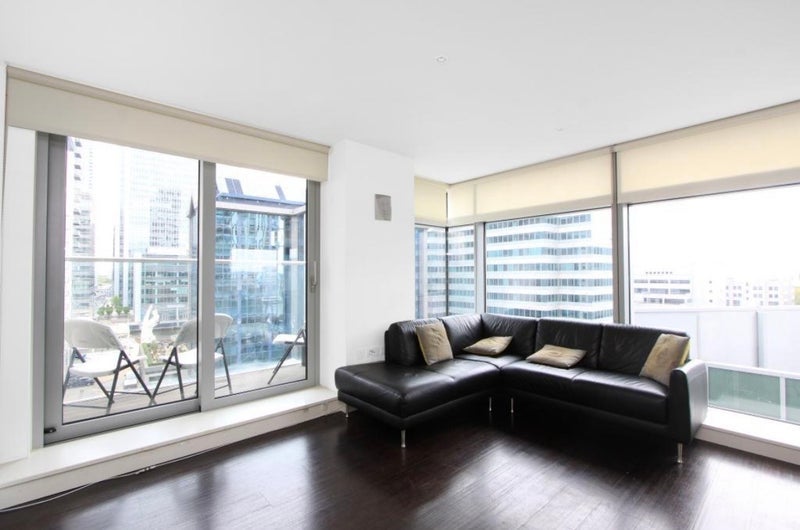 Room Pan Peninsula Square in Greater London